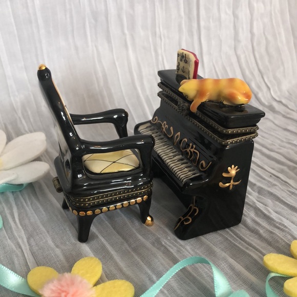Mud Pie Other - MUD PIE porcelain trinket boxes set Cat on top antique piano & Victorian chair